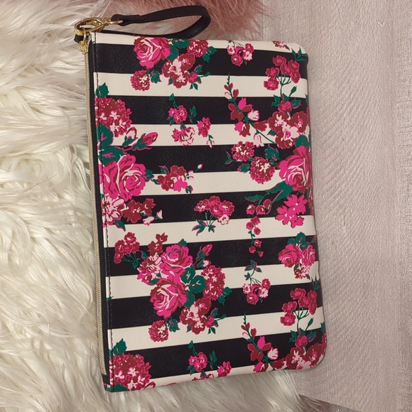 Betsey Johnson Handbags - Betsey Johnson Giant Wristlet/Makeup Bag